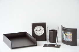 Письменный набор из кожи на стол руководителя с часами и фоторамкой Б21