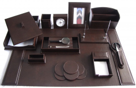 Настольный набор из кожи для руководителя с часами S30V BR ( 16 предметов)